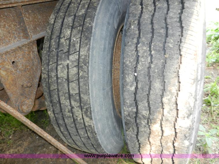 image for item H3072 1990 Fruehauf 53' dry van trailer