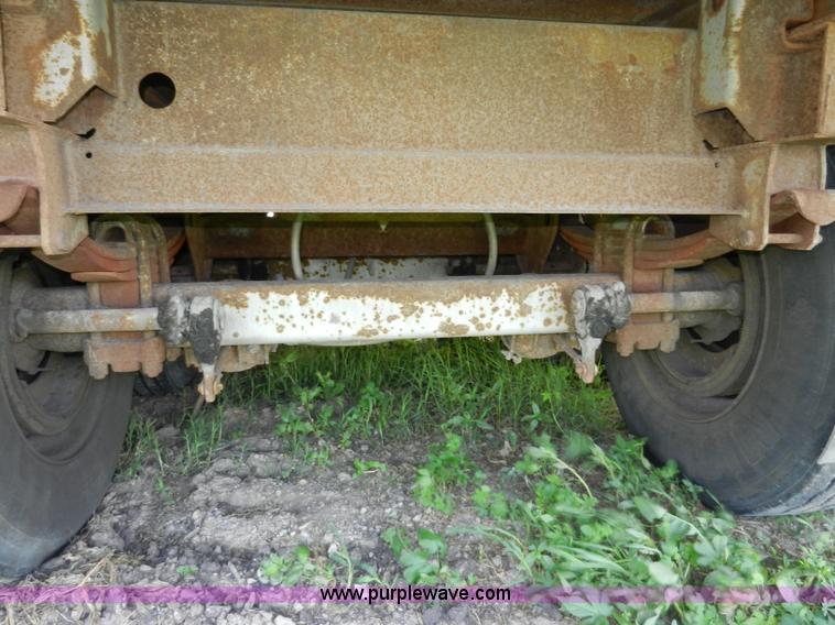 image for item H3072 1990 Fruehauf 53' dry van trailer