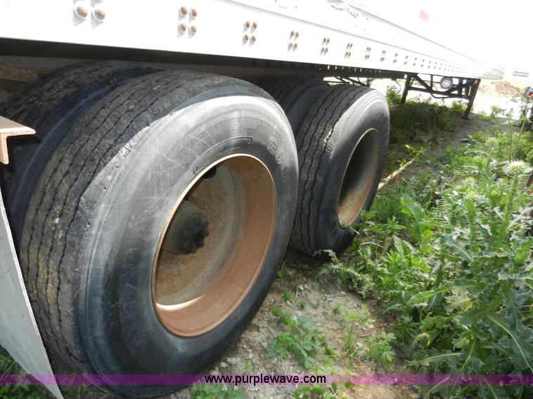 image for item H3072 1990 Fruehauf 53' dry van trailer