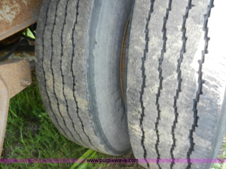 image for item H3072 1990 Fruehauf 53' dry van trailer