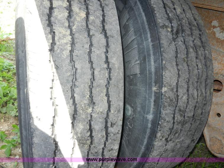 image for item H3072 1990 Fruehauf 53' dry van trailer