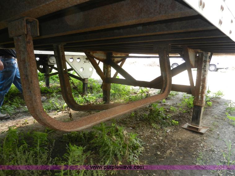 image for item H3072 1990 Fruehauf 53' dry van trailer