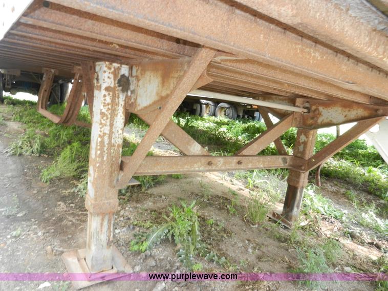 image for item H3072 1990 Fruehauf 53' dry van trailer