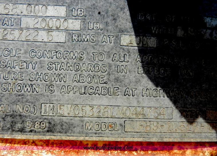 image for item H3072 1990 Fruehauf 53' dry van trailer