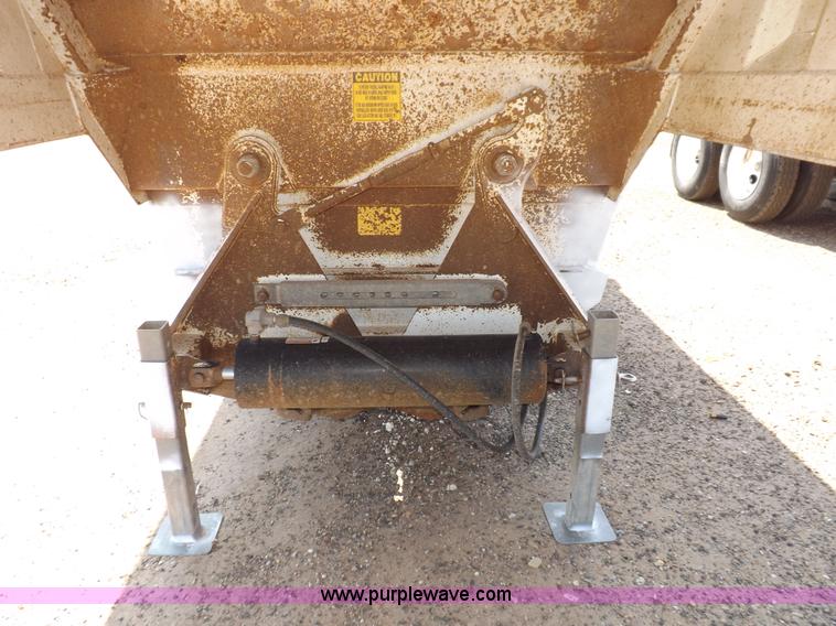 image for item H7004 2007 CTS BDT-40 belly dump trailer