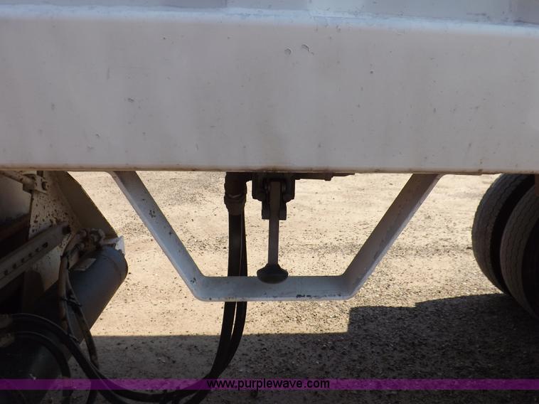 image for item H7004 2007 CTS BDT-40 belly dump trailer