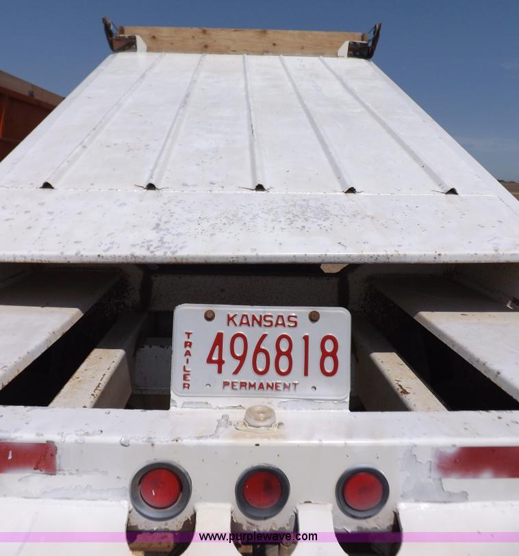 image for item H7004 2007 CTS BDT-40 belly dump trailer