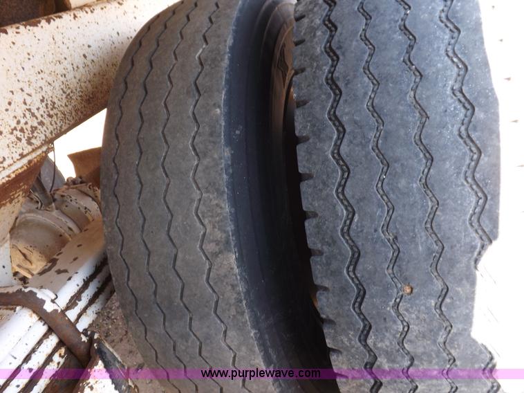 image for item H7004 2007 CTS BDT-40 belly dump trailer