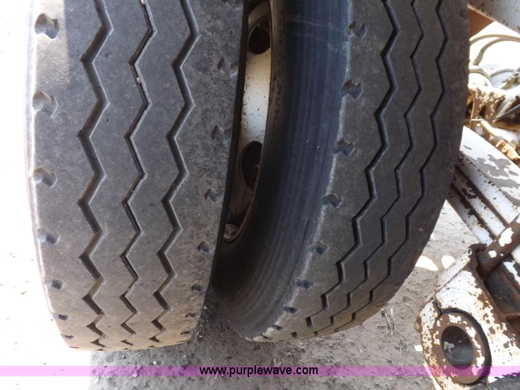 image for item H7004 2007 CTS BDT-40 belly dump trailer