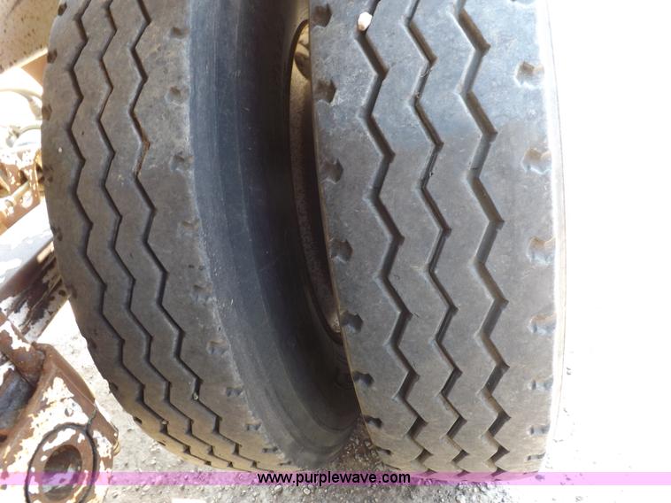 image for item H7004 2007 CTS BDT-40 belly dump trailer