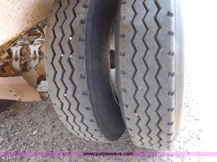 image for item H7004 2007 CTS BDT-40 belly dump trailer