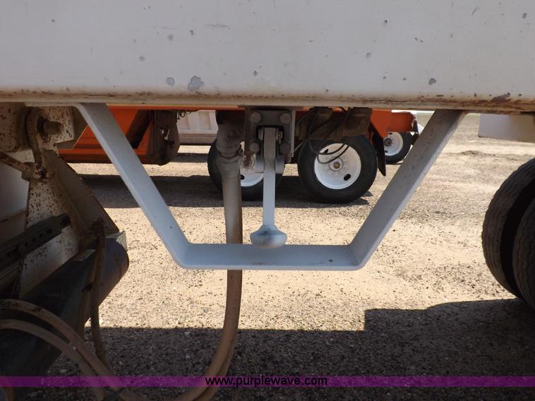 image for item H7006 2007 CTS BDT-40 belly dump trailer