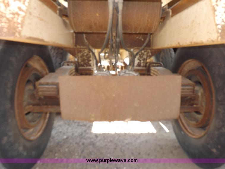 image for item H7006 2007 CTS BDT-40 belly dump trailer