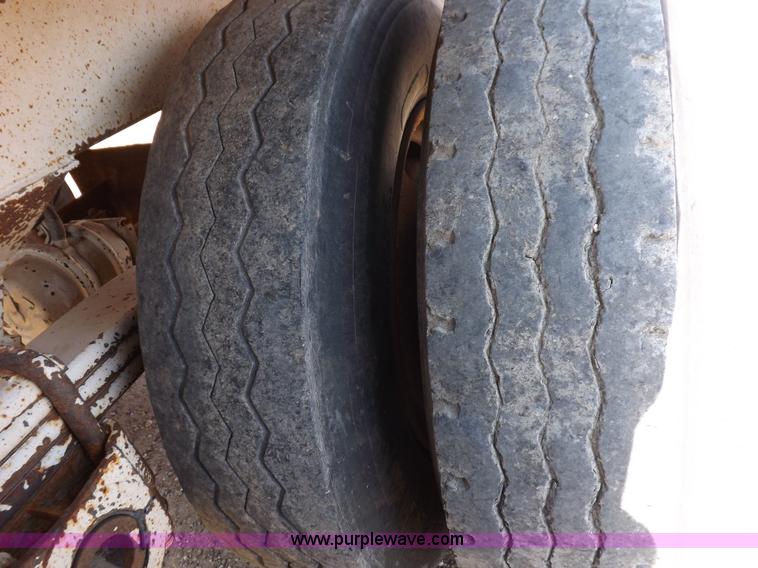 image for item H7006 2007 CTS BDT-40 belly dump trailer