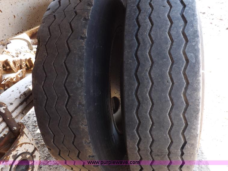 image for item H7006 2007 CTS BDT-40 belly dump trailer