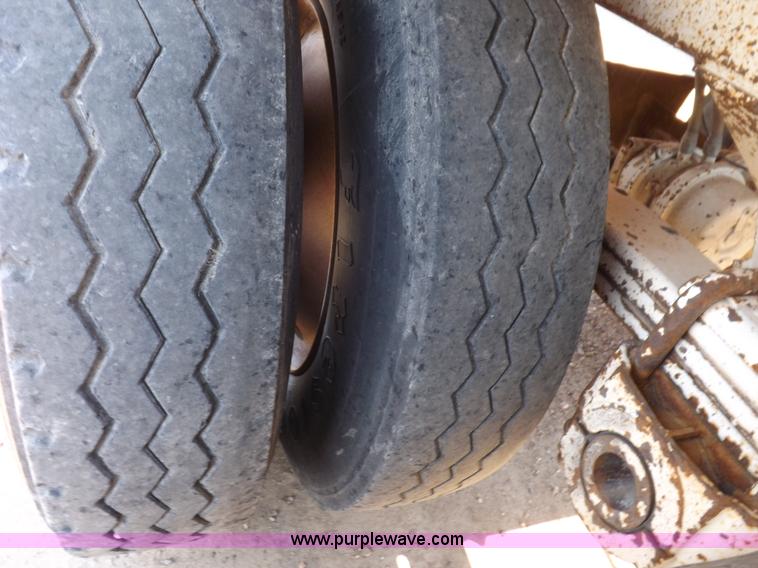 image for item H7006 2007 CTS BDT-40 belly dump trailer