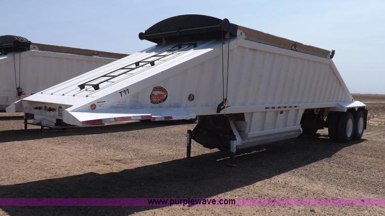 image for item H7008 2007 CTS BDT-40 belly dump trailer