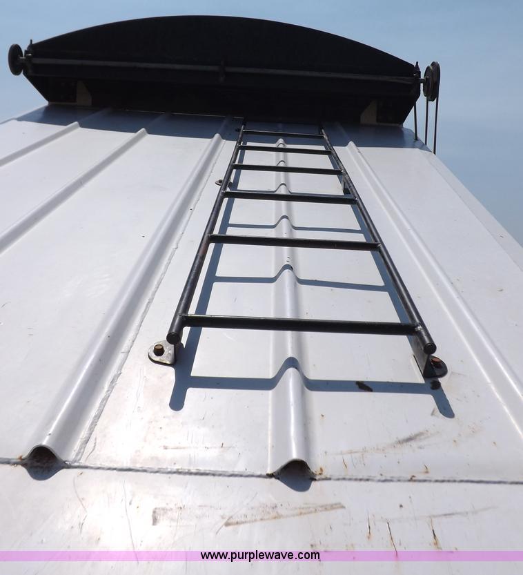 image for item H7008 2007 CTS BDT-40 belly dump trailer