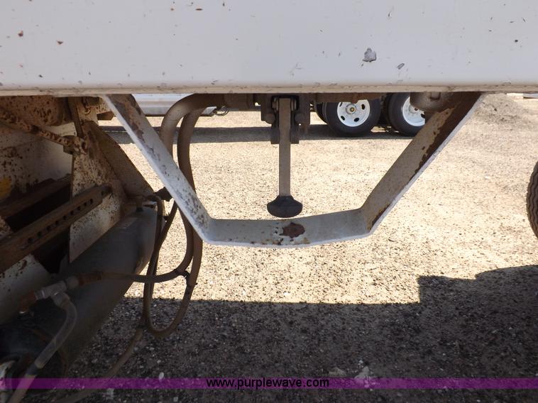 image for item H7008 2007 CTS BDT-40 belly dump trailer