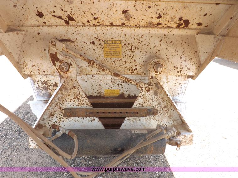 image for item H7008 2007 CTS BDT-40 belly dump trailer