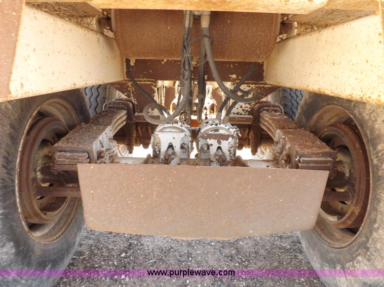 image for item H7008 2007 CTS BDT-40 belly dump trailer