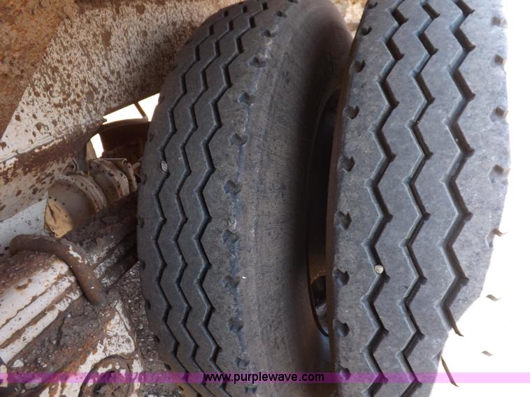 image for item H7008 2007 CTS BDT-40 belly dump trailer