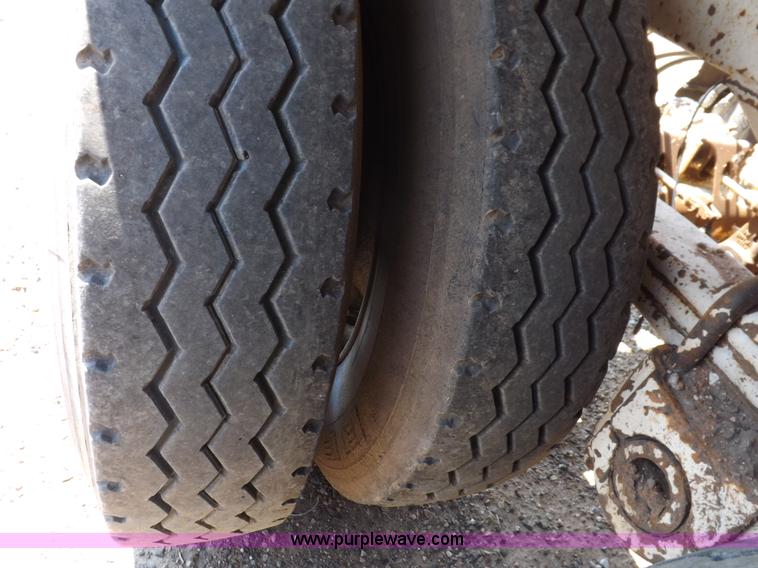 image for item H7008 2007 CTS BDT-40 belly dump trailer