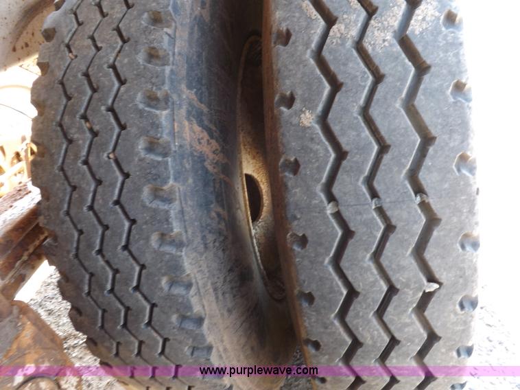 image for item H7008 2007 CTS BDT-40 belly dump trailer