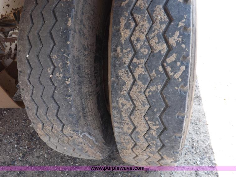 image for item H7008 2007 CTS BDT-40 belly dump trailer