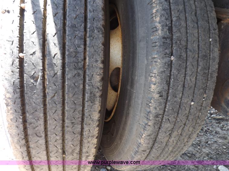 image for item H7009 1995 Transcraft flatbed trailer