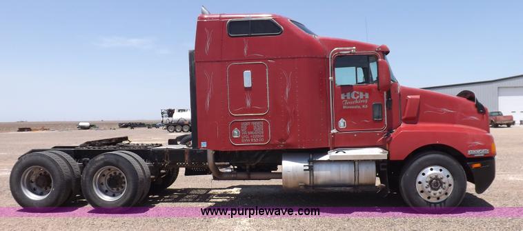 image for item H7010 1995 Kenworth T600 semi truck
