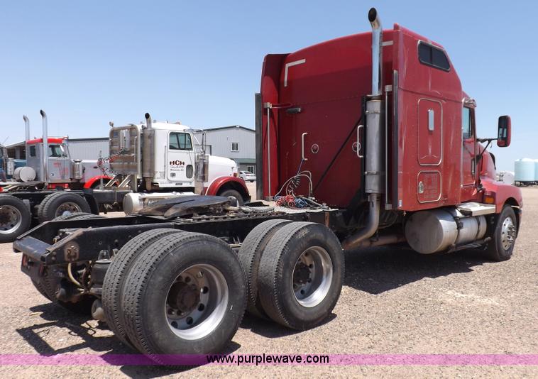 image for item H7010 1995 Kenworth T600 semi truck