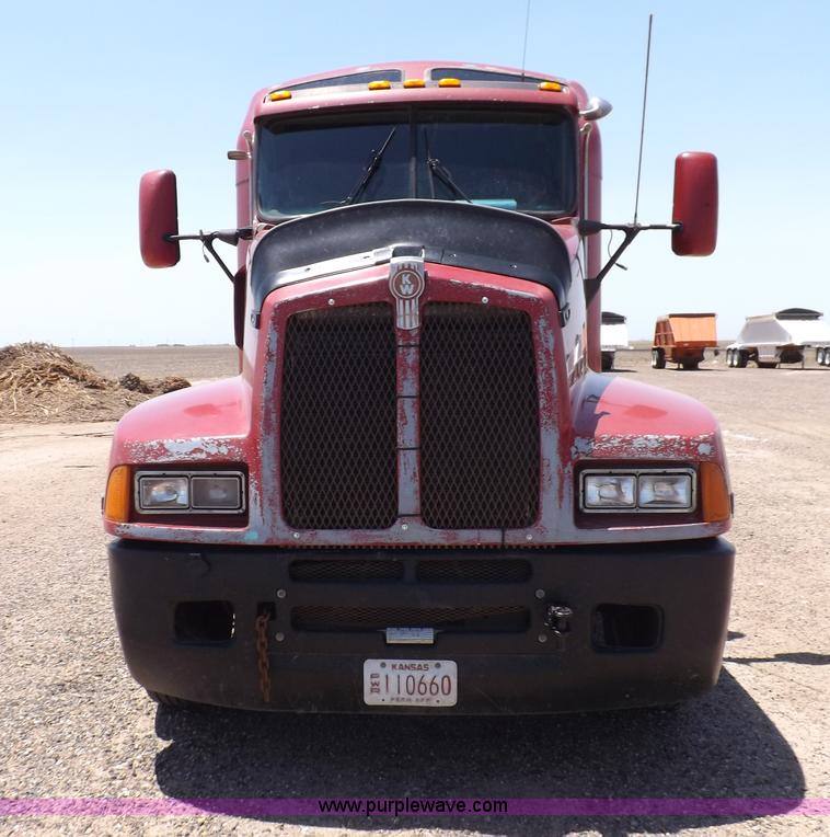 image for item H7010 1995 Kenworth T600 semi truck