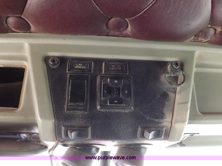 image for item H7010 1995 Kenworth T600 semi truck