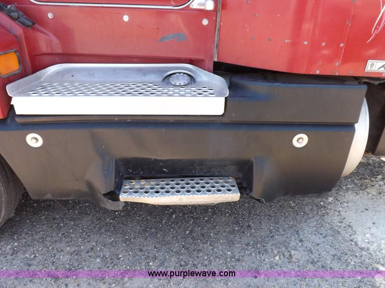 image for item H7010 1995 Kenworth T600 semi truck