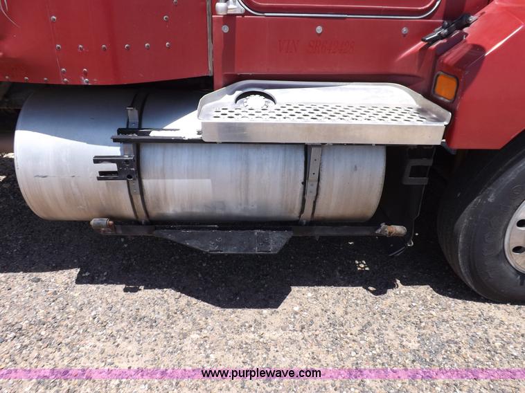 image for item H7010 1995 Kenworth T600 semi truck