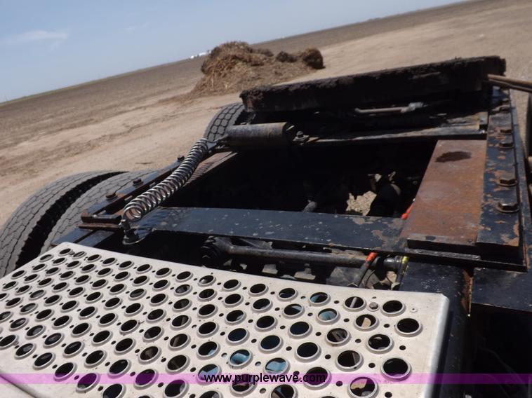 image for item H7010 1995 Kenworth T600 semi truck