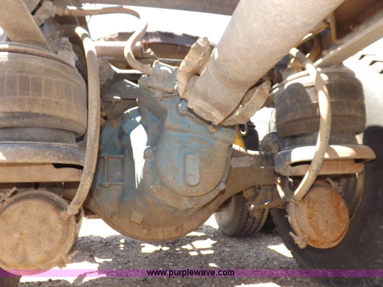 image for item H7010 1995 Kenworth T600 semi truck