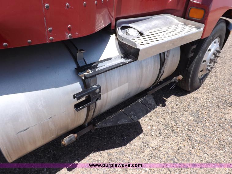 image for item H7010 1995 Kenworth T600 semi truck