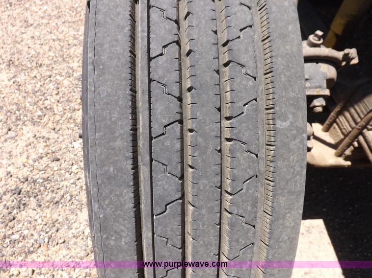 image for item H7010 1995 Kenworth T600 semi truck