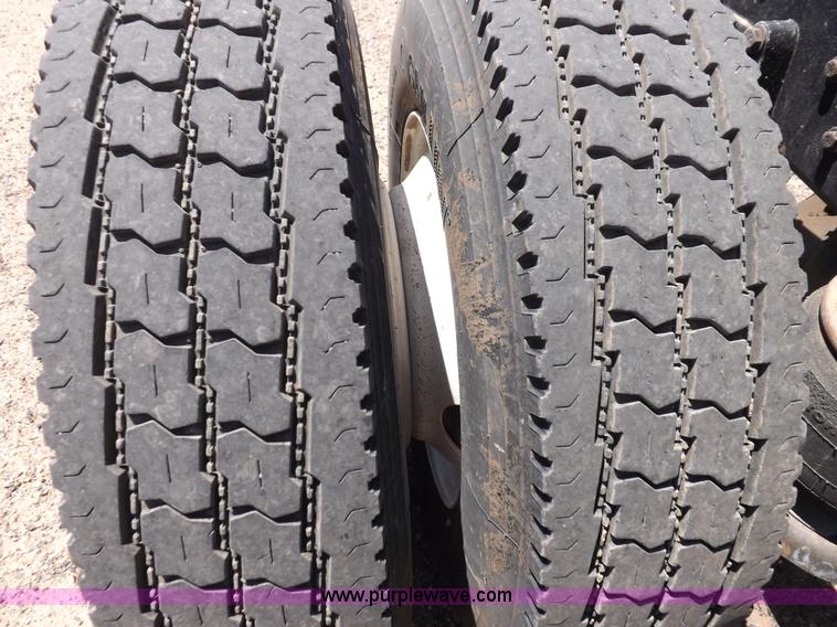 image for item H7010 1995 Kenworth T600 semi truck