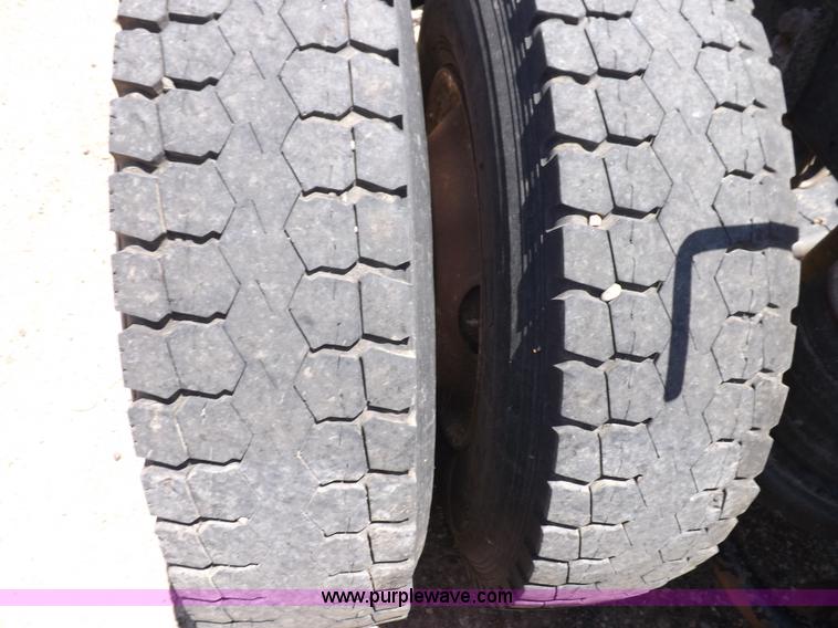 image for item H7010 1995 Kenworth T600 semi truck