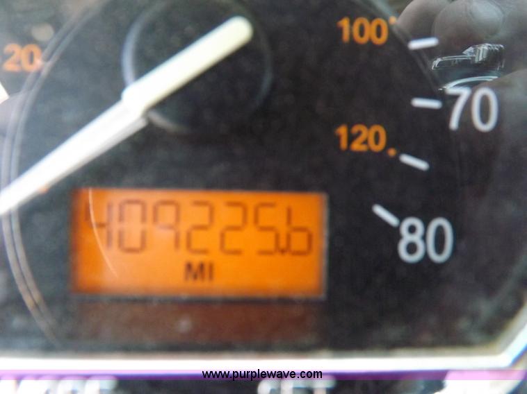 image for item H7011 2006 Freightliner Classic semi truck