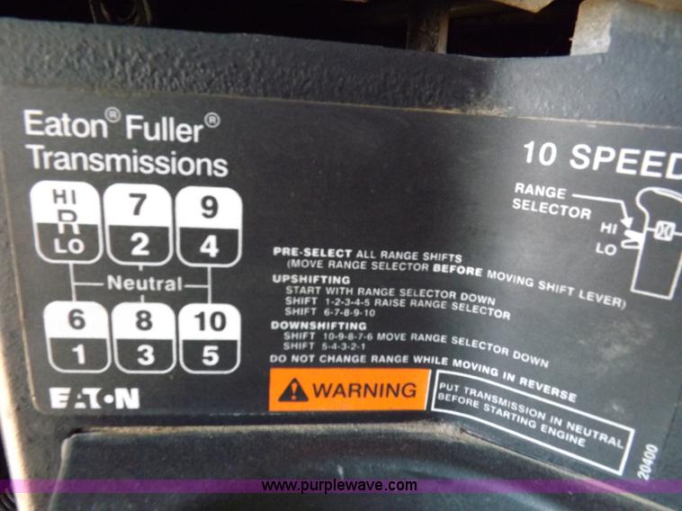 image for item H7011 2006 Freightliner Classic semi truck