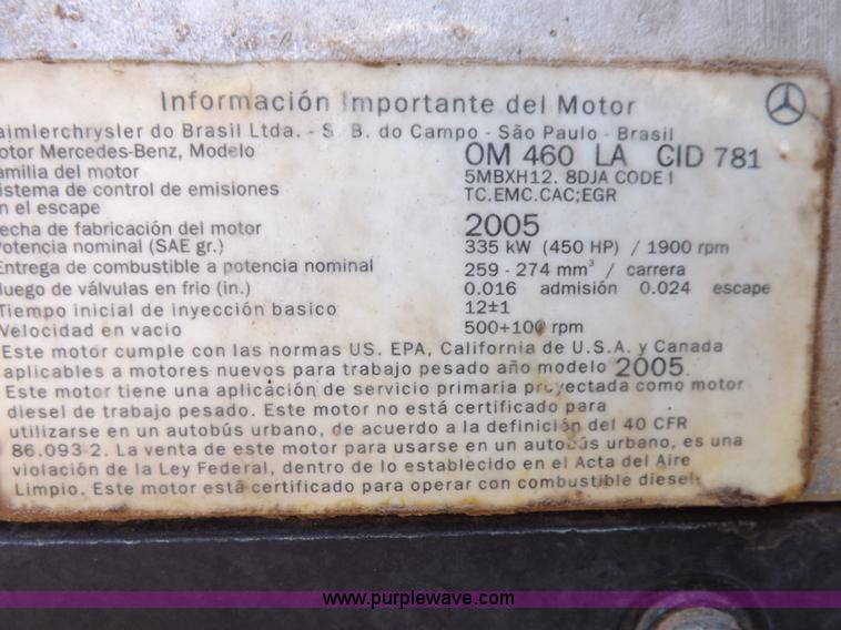 image for item H7011 2006 Freightliner Classic semi truck