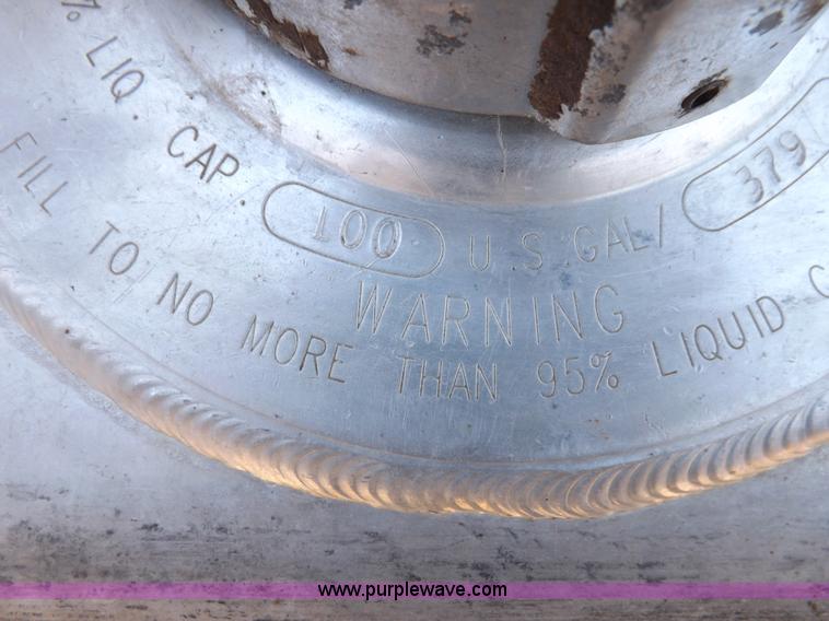 image for item H7011 2006 Freightliner Classic semi truck