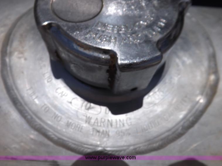 image for item H7011 2006 Freightliner Classic semi truck