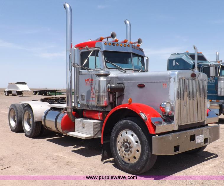 image for item H7012 1984 Peterbilt 359 semi truck