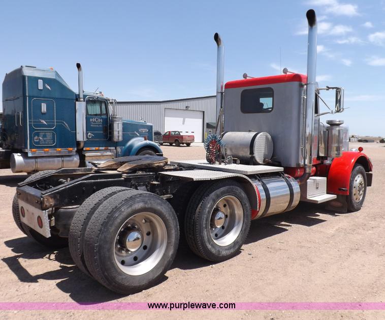 image for item H7012 1984 Peterbilt 359 semi truck