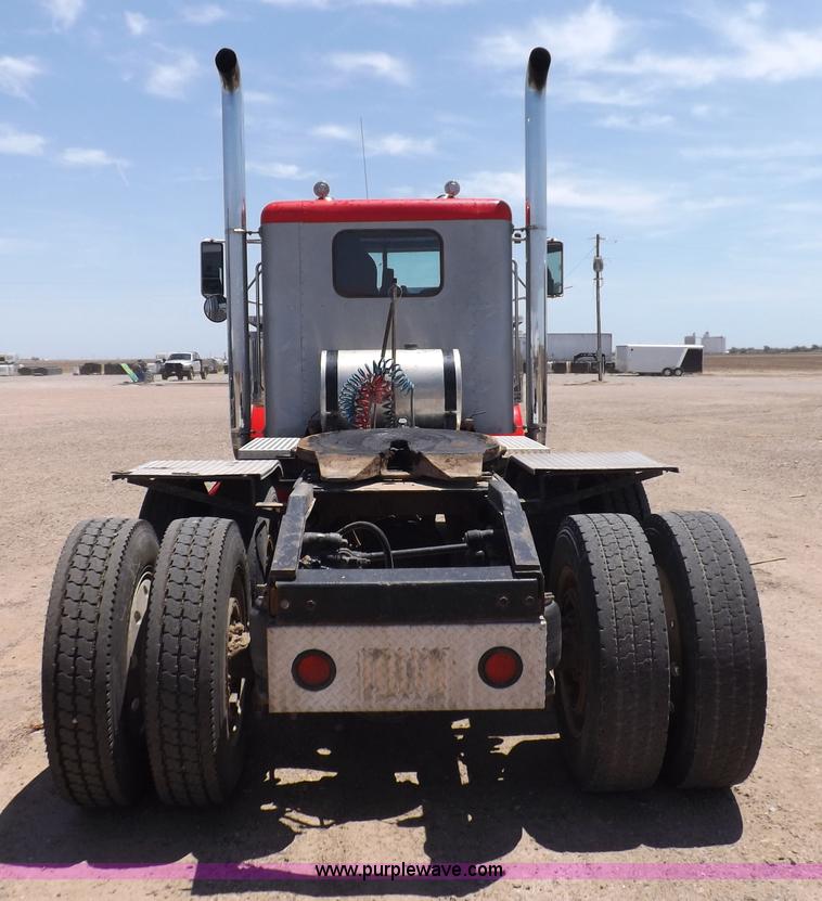 image for item H7012 1984 Peterbilt 359 semi truck